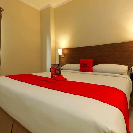 Reddoorz Plus Near Pantai Losari Hotel Makassar Ngoại thất bức ảnh