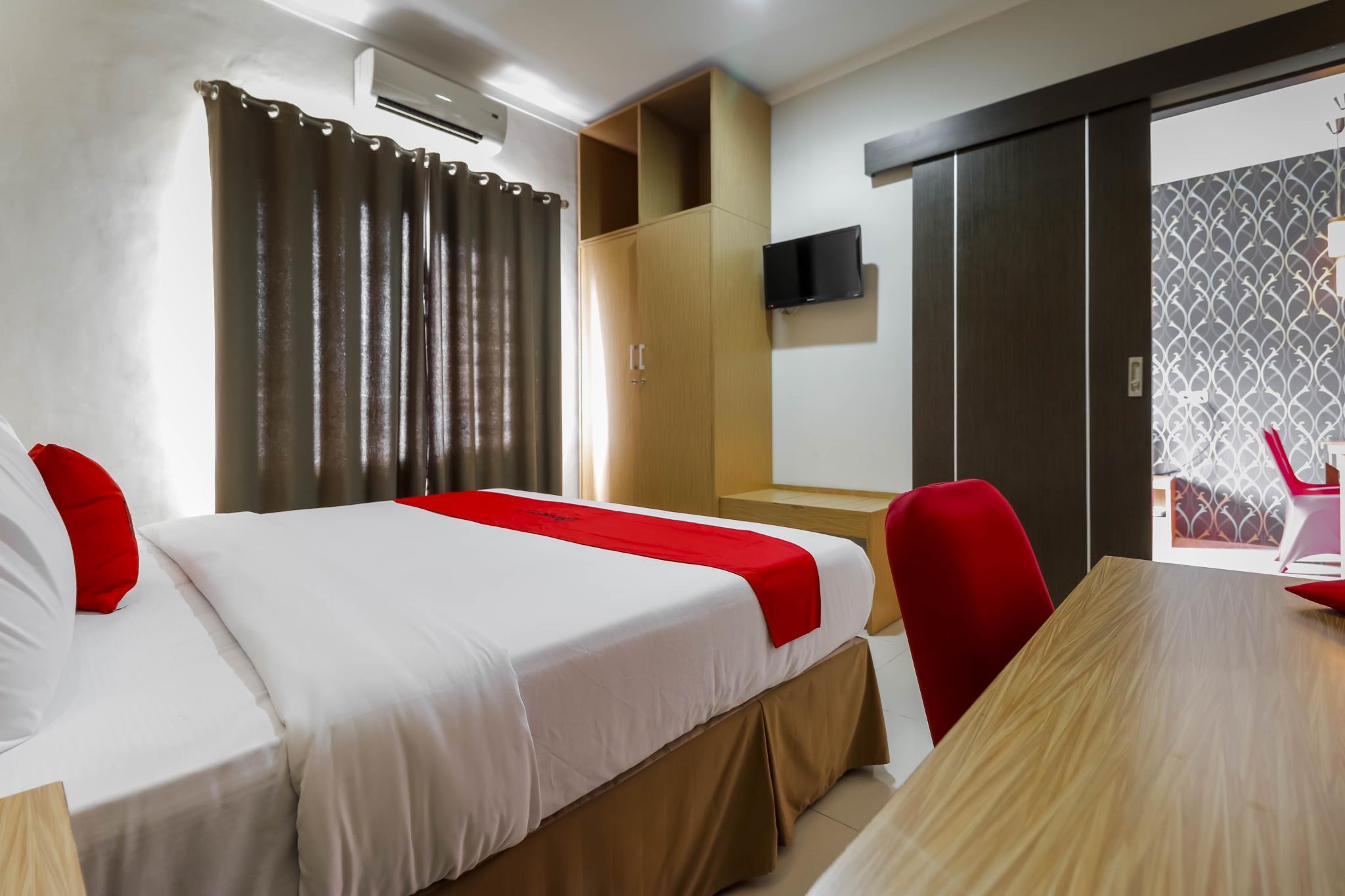 Reddoorz Plus Near Pantai Losari Hotel Makassar Ngoại thất bức ảnh