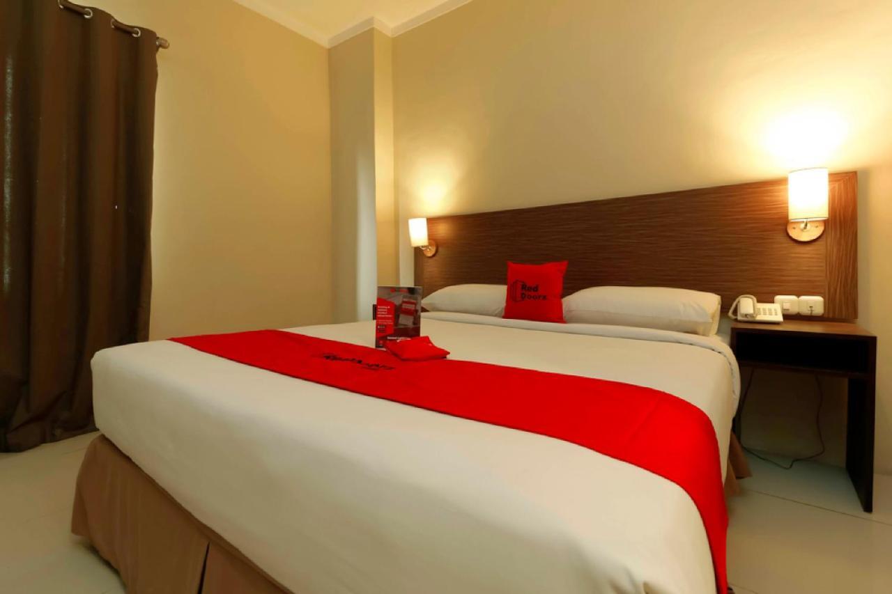 Reddoorz Plus Near Pantai Losari Hotel Makassar Ngoại thất bức ảnh