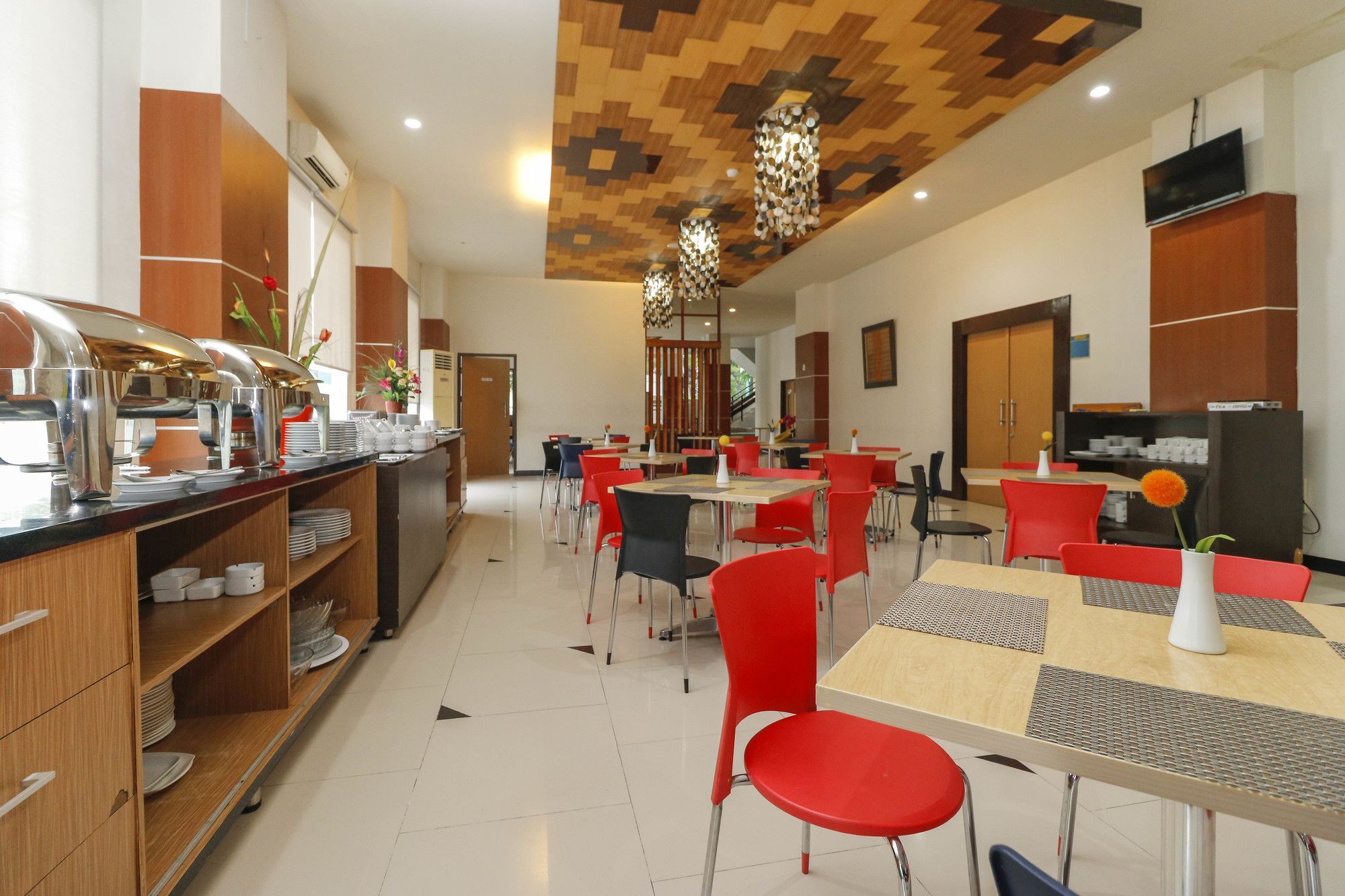 Reddoorz Plus Near Pantai Losari Hotel Makassar Ngoại thất bức ảnh