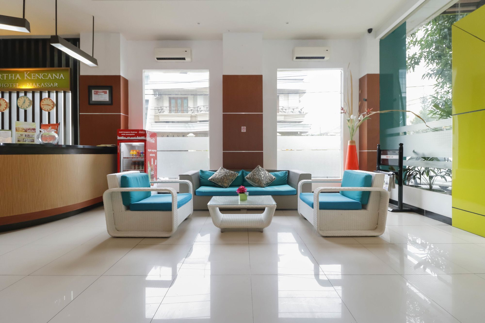 Reddoorz Plus Near Pantai Losari Hotel Makassar Ngoại thất bức ảnh