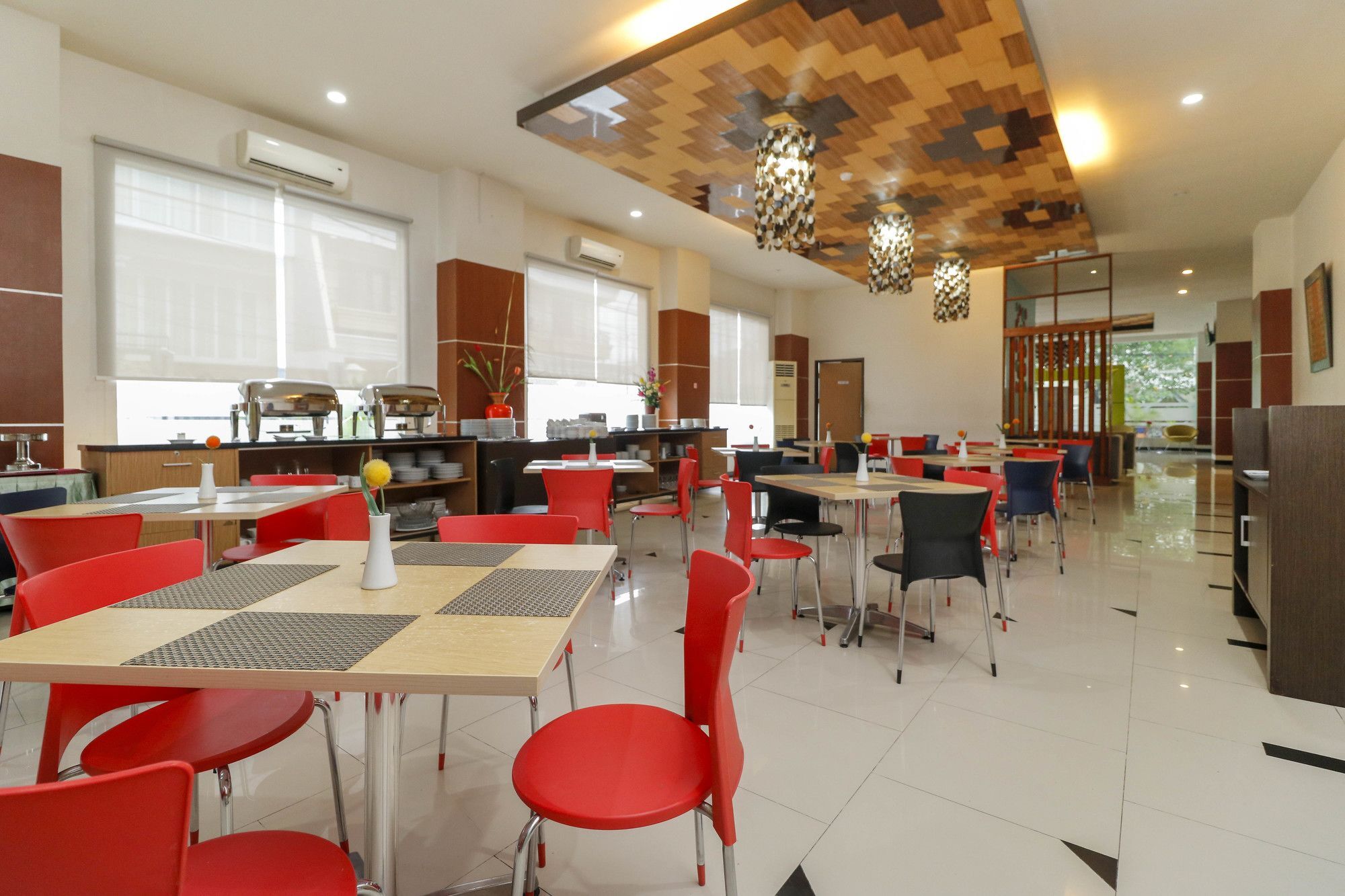 Reddoorz Plus Near Pantai Losari Hotel Makassar Ngoại thất bức ảnh