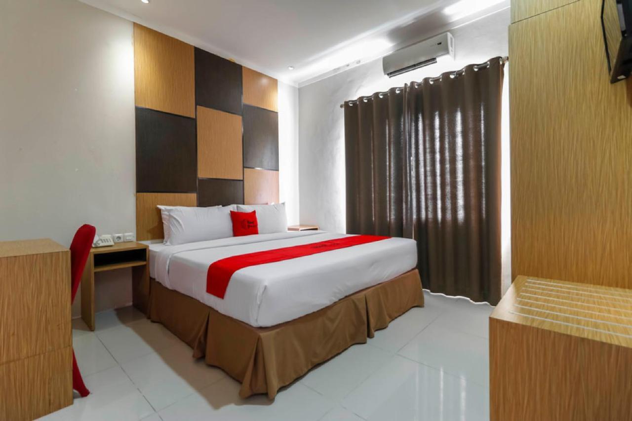 Reddoorz Plus Near Pantai Losari Hotel Makassar Ngoại thất bức ảnh