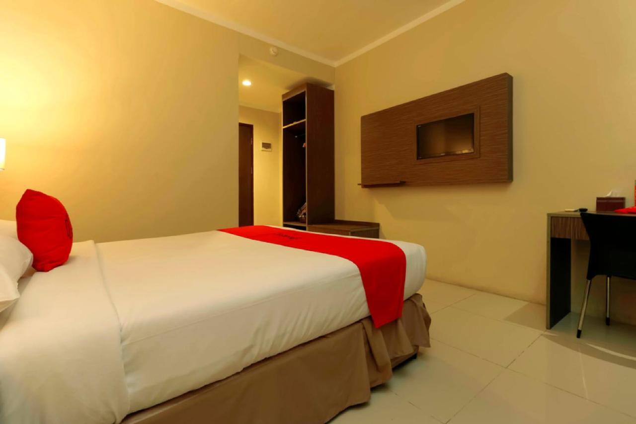 Reddoorz Plus Near Pantai Losari Hotel Makassar Ngoại thất bức ảnh